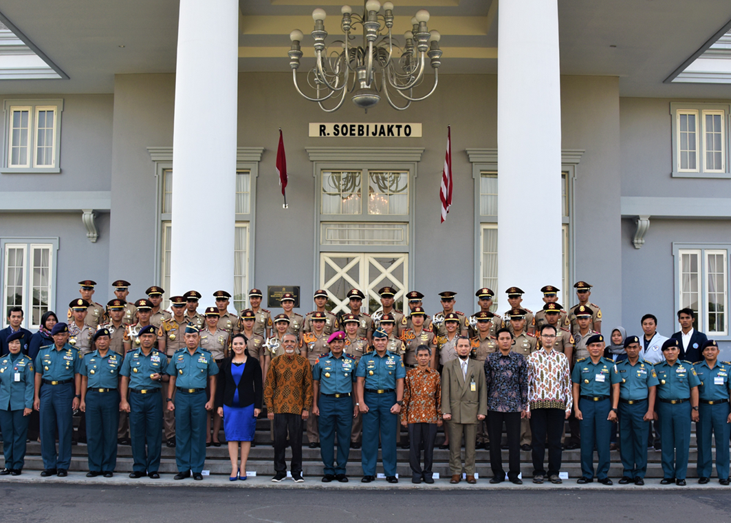Kunjungan Persahabatan ke Akademi Angkatan Laut - <br/>Bumimoro, Surabaya